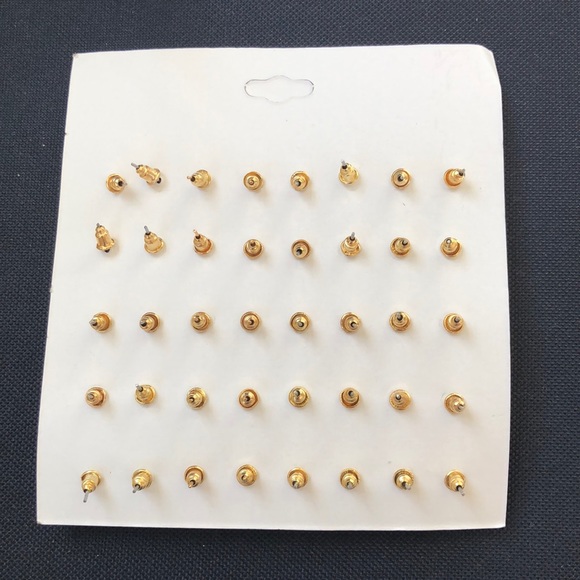 Pack of 20 Pairs of Earrings - Picture 3 of 3